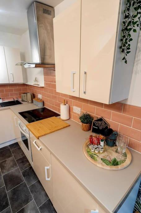 Cosy Hideaway In Nottingham Apartment Bagian luar foto